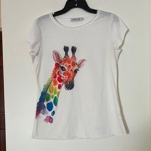 MISSLOOK Women’s White Tee with Colorful Giraffe Print – Size Large 🤍🌈🦒